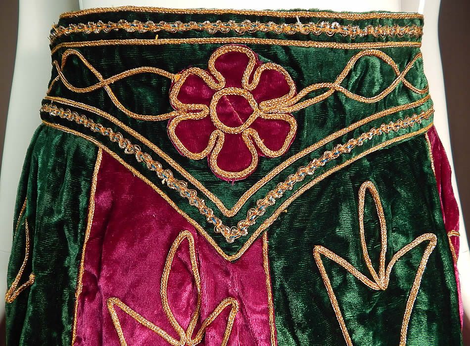 Vintage Indian Purple & Green Gold Embroidered Velvet Patchwork Maxi Skirt
This ethnic evening maxi skirt is a long floor length, with a wide belted style waistband coming to a point in the front, is fully lined and has no closure.