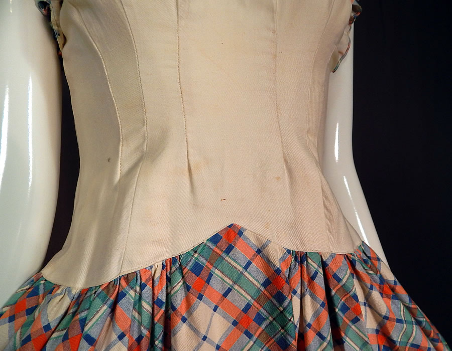 Vintage White Cotton Pastel Plaid Print Ruffle Flounce Bow Trim Maxi Dress
It is in good as-is condition, has not been cleaned with some small faint stains on the top (see close-up). This is truly a wonderful piece of wearable art! 