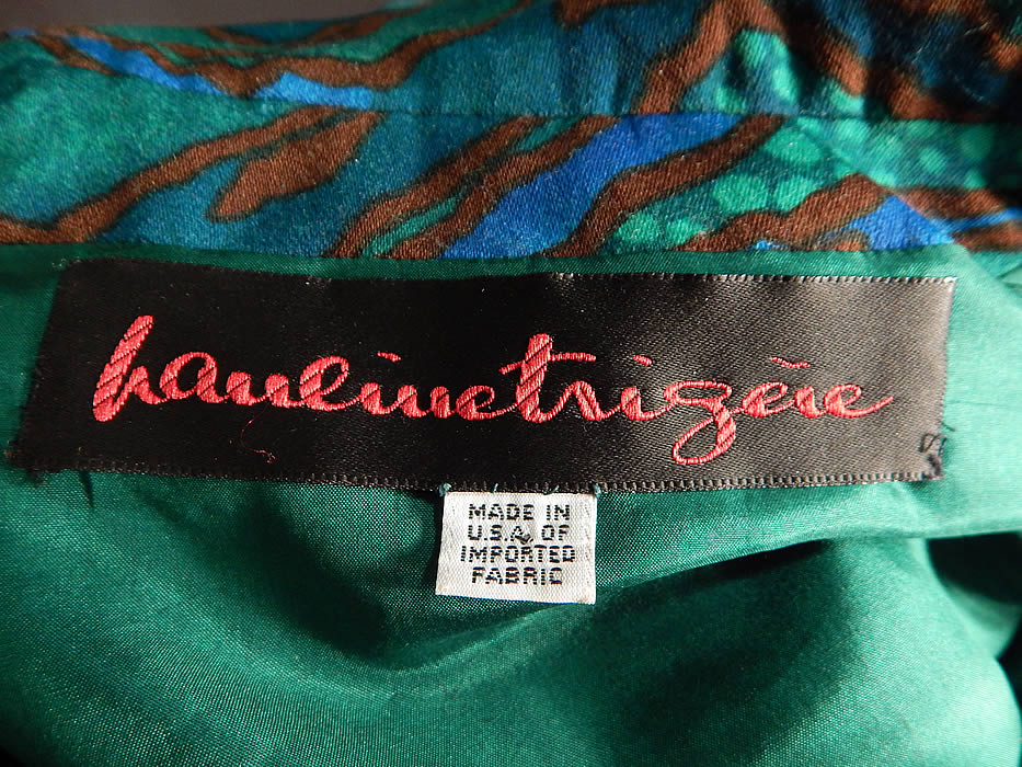 Vintage Pauline Trigere Green Abstract Stained Glass Floral Print Neck Scarf Dress
There is a "Pauline Trigere" designer label sewn inside. The dress measures 42 inches long, with a 38 inch bust, 34 inch waist, 40 inch hips, 15 inch back and 23 inch long sleeves. It is in good condition. This is truly a wonderful piece of quality made designer wearable art!