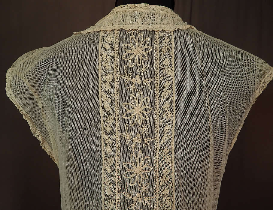Vintage Cream Tambour Embroidery Lace Net Drop Waist Chemise Shift Dress
It is in good as-is condition, with only a slight faint underarm discoloration and a small hole on the bottom skirt, back top (see close-ups). This is truly an exquisite piece of wearable lace art! 
