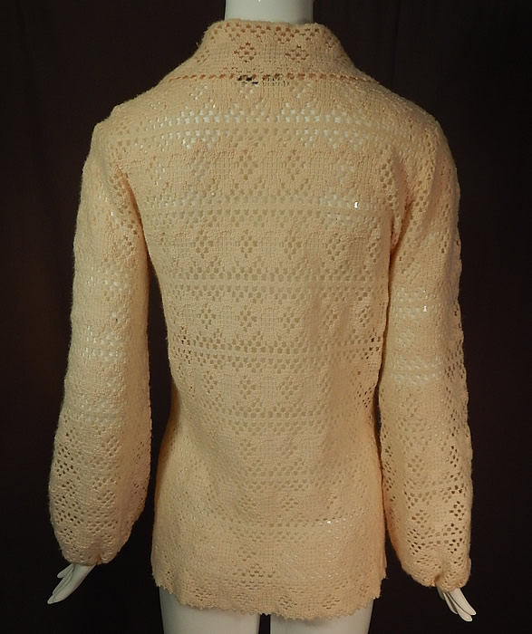 Vintage Dalton Virgin Cashmere Crochet Knit Pullover Sweater Balloon Sleeve Top
The sweater measures 26 inches long, with a 36 inch bust, 32 inch waist, 23 inch long sleeves and 14 inch back.