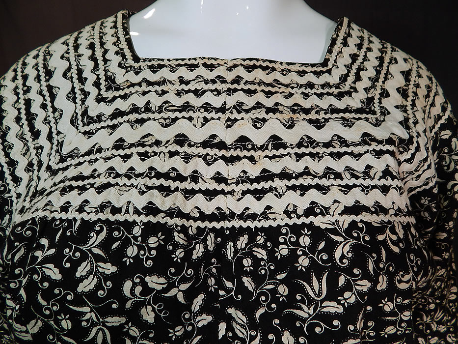 Vintage Justin's Prewitt New Mexico Fiesta Patio Squaw Dress Circle Skirt & Top
The top measures 22 inches long, with a 36 inch bust and 26 inch waist.