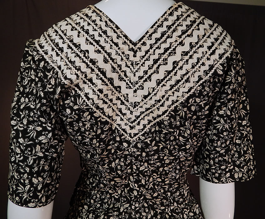 Vintage Justin's Prewitt New Mexico Fiesta Patio Squaw Dress Circle Skirt & Top
This is truly a wonderful piece of Mexican, Native American, Southwestern inspired textile art!