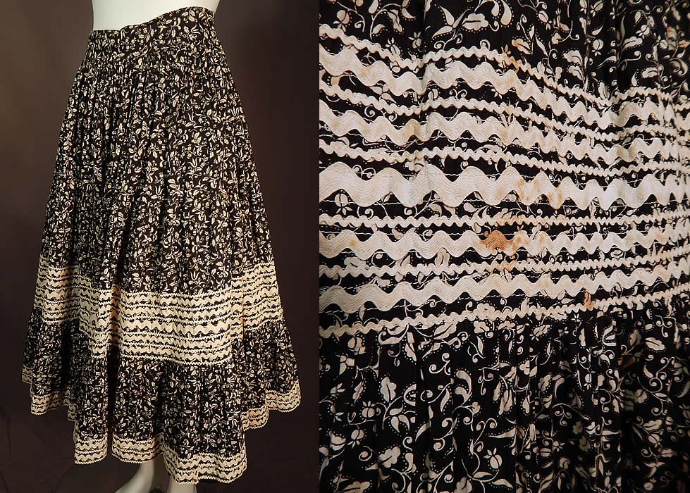 Vintage Justin's Prewitt New Mexico Fiesta Patio Squaw Dress Circle Skirt & Top
It is in good condition, but has not been cleaned and has several small age spot stains on both pieces (see close-up).