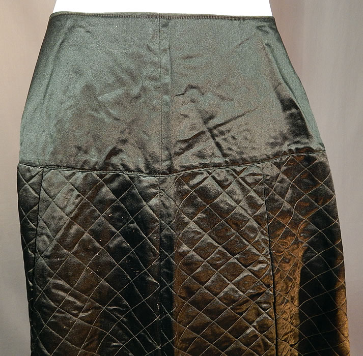 Victorian Antique Black Silk Quilted Wool Winter Petticoat Skirt
It is made of a black silk fabric, with diamond shape pattern quilted stitching details.