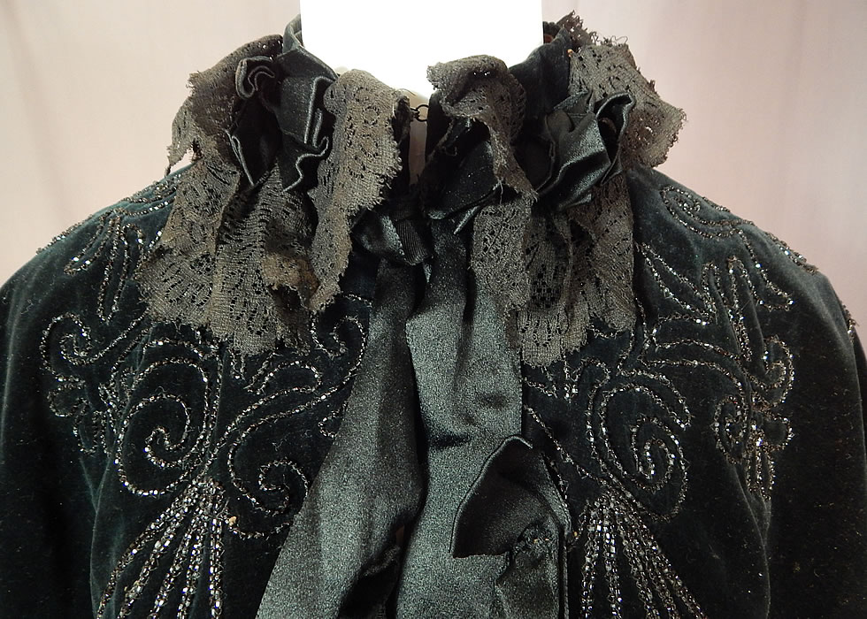 Victorian Midnight Blue Velvet Jet Beaded Lace Trim Cloak Cape Capelet
This beautiful beaded short cropped cloak cape capelet has a black lace ruffle collar, with hook closures on the front neckline and is fully lined in an iridescent burgundy red silk fabric.