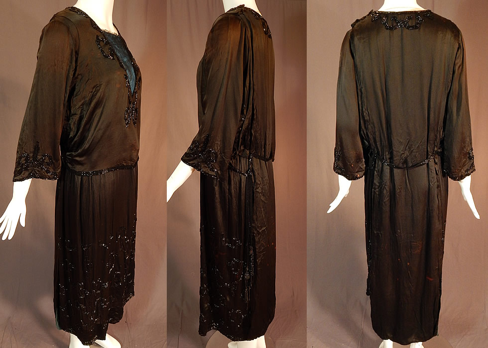 Vintage Art Deco Black Silk Pyramid Beaded Watteau Back Drape Flapper Dress
This vintage Art Deco silk pyramid beaded watteau back drape flapper dress dates from the 1920s.