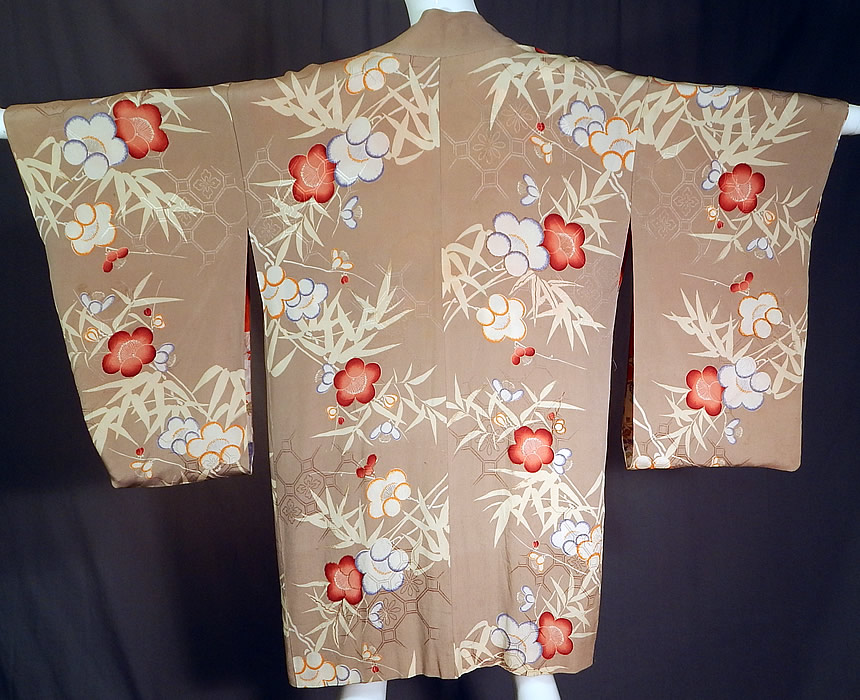 Vintage Japanese Silk Screen Plum Blossom Reversible Haori Kimono Robe Jacket
This is truly a wonderful piece of wearable Japanese textile art! 