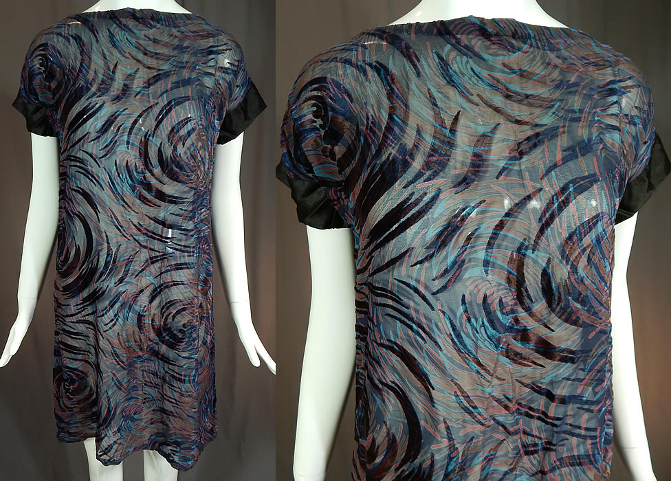 Vintage Blue Burnout Voided Velvet Devore Silk Chiffon Swirl Print Tunic Top Dress
This vintage Art Deco blue burnout voided velvet devore silk chiffon swirl print tunic top dress dates from the 1920s. It is made of a sheer dark navy blue and red silk chiffon abstract swirl design print, voided cut velvet burnout devore fabric. 