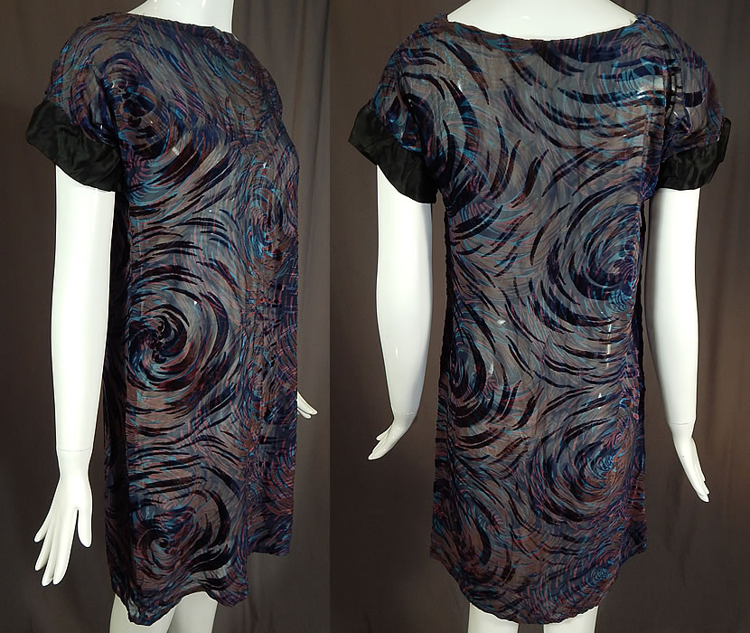 Vintage Blue Burnout Voided Velvet Devore Silk Chiffon Swirl Print Tunic Top Dress
This fabulous flapper dress has a short tunic top, loose fitting straight shift style, black silk trimmed short cap sleeves and is sheer, unlined.