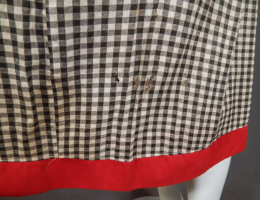 Vintage Edwardian Black & White Cotton Gingham Plaid Red Trim Swimsuit Dress
This is truly a fantastic antique authentic "bathing beauty" costume and wonderful piece of womens sportswear wearable art! 