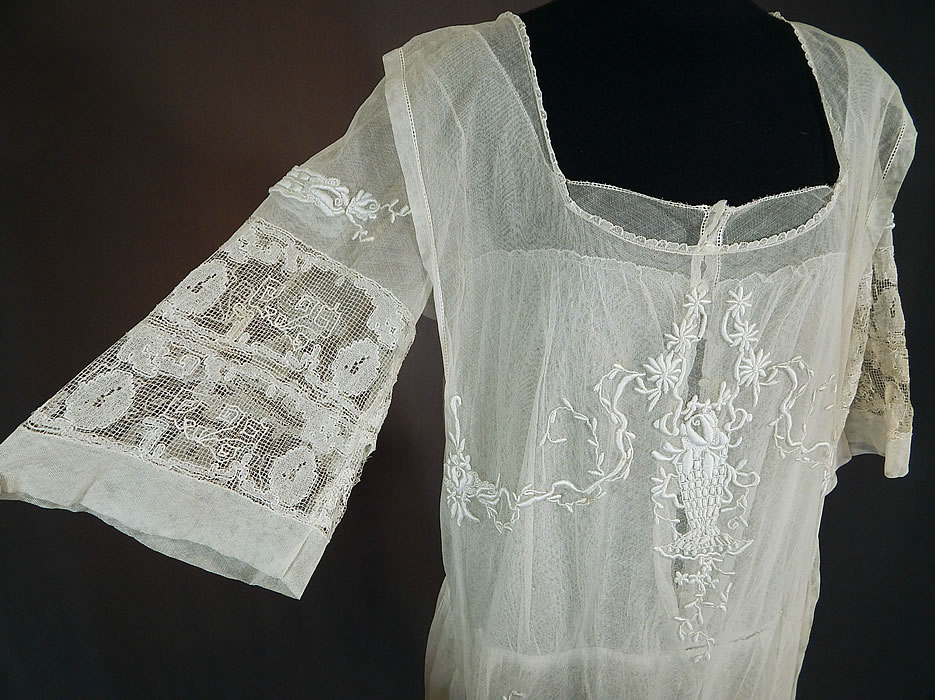 Vintage Embroidered French Knot White Net Crochet Filet Lace Tabard Top Dress
This vintage embroidered French knot white net crochet filet lace tabard top dress dates from 1918.
