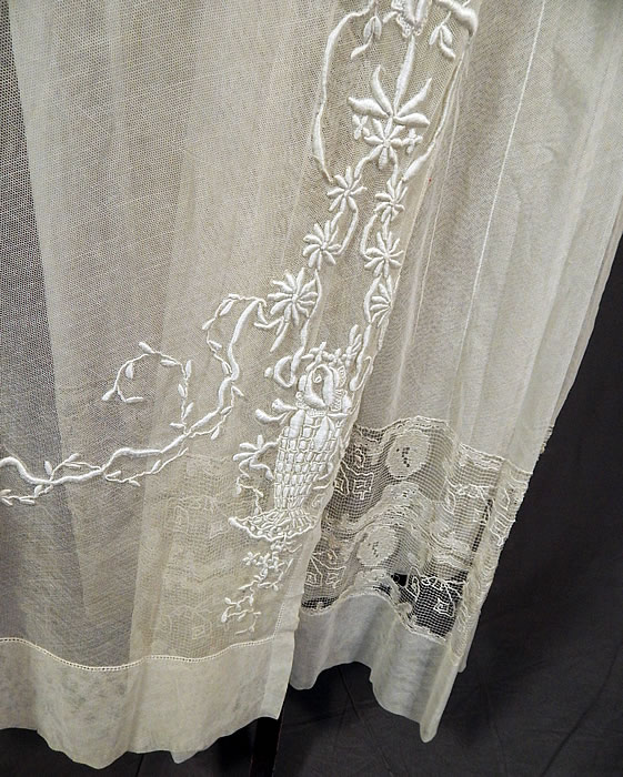 Vintage Embroidered French Knot White Net Crochet Filet Lace Tabard Top Dress
It is in good condition, with only a few faint small stains on the front skirt and a small frayed hole on the hemline lace trim which are difficult to see. This is truly an exquisite piece of wearable lace art! 