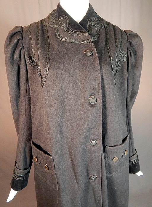 Victorian Black Wool Velvet Soutache Trim Womens Winter Frock Coat
It is made of a black wool fabric, with black velvet and silk braided soutache trim edging around the collar and cuffs.