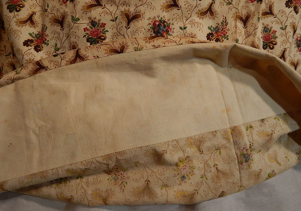 Victorian Chintz Calico Floral Heart Print Skirt Fabric Fichu Pelerine Shawl Cape
It is in excellent unfinished, unworn condition. This is truly a rare and amazing piece of early antique Victoriana textile art! 