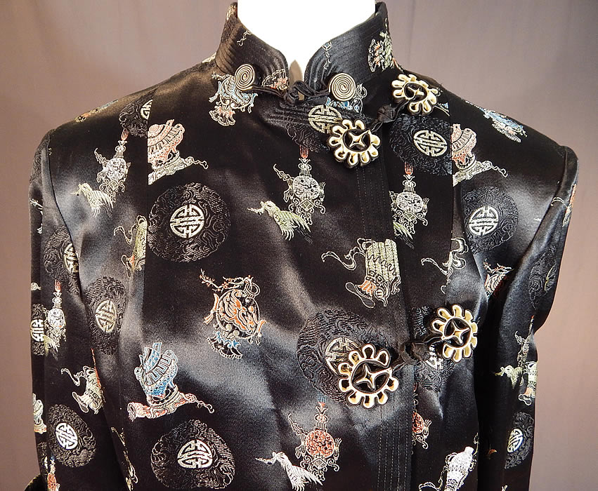 Vintage Hong Kong Chinese Character Ji Lucky Black Silk Damask Coat Jacket
There is decorative quilted stitching along the edgings.