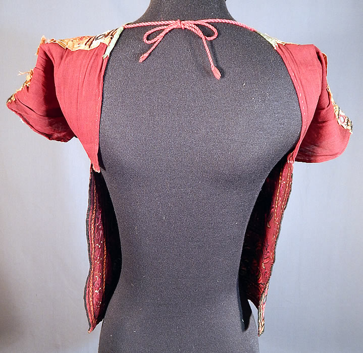 Vintage Indian Gujarat Kutch Work Embroidery Mirrorwork Choli Boho Blouse Top
This traditional tribal ghagra choli costume blouse top is from Gujarat, Rajasthan India and has a fitted, short cropped midriff style with an open back, an adjustable back neck tie strap closure, short sleeves and is unlined.