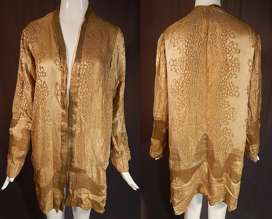 Vintage Art Deco Applique Pattern Gold Lam&eacute; Lame Long Flapper Coat Jacket
This vintage Art Deco appliqu&eacute; pattern gold lam&eacute; long flapper coat jacket dates from the 1920s. It is made of a gold metallic lam&eacute; thread silk weave fabric with a woven abstract textured patchwork pattern appliqu&eacute;d design.