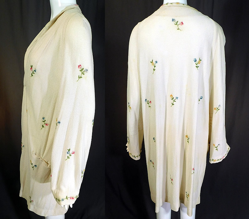 Vintage Slender Knit Sportswear NY Floral Embroidered Cardigan Sweater
The sweater measures 38 inches long, with a 44 inch bust, 44 inch waist, 44 inch hips, 14 inch back and 28 inch long sleeves.