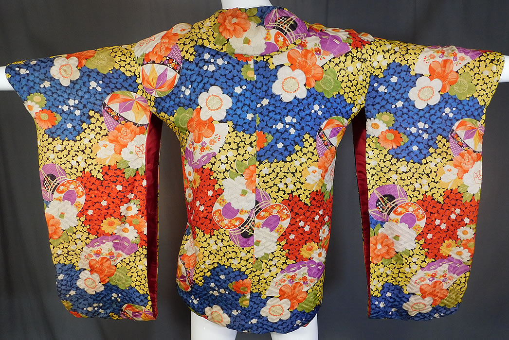 Vintage Japanese Colorful Floral Fan Silk Screen Haori Kimono Robe Jacket
This vintage Japanese colorful floral fan silk screen haori kimono robe jacket dates from the 1920s.
