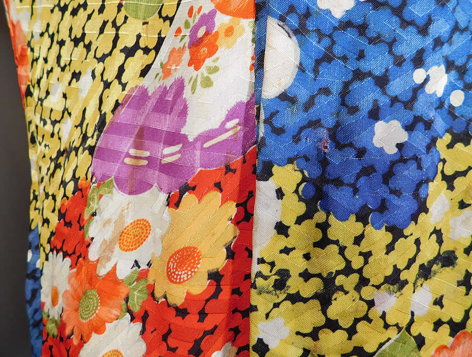 Vintage Japanese Colorful Floral Fan Silk Screen Haori Kimono Robe Jacket
It is in good as-is condition, with a few tiny pin holes, faint small stains on the front and sleeves (see close-ups)