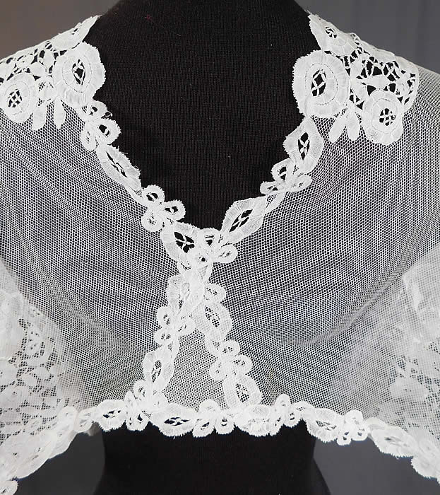 Edwardian White Net Duchesse Bobbin Tape Lace Bolero Jacket Shrug Top
It is in excellent condition. This is truly a wonderful piece of antique lace wearable art! 