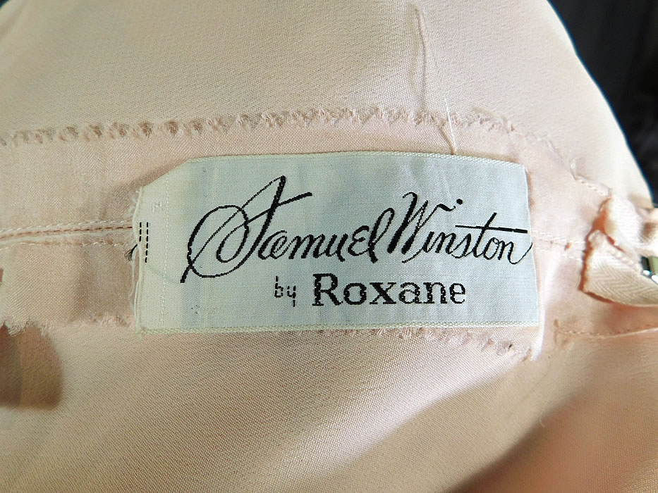 Vintage Samuel Winston by Roxane Pink Pastel Floral Embroidered Mini Dress
There is a "Samuel Winston by Roxane" designer label and size 10 tag sewn inside.