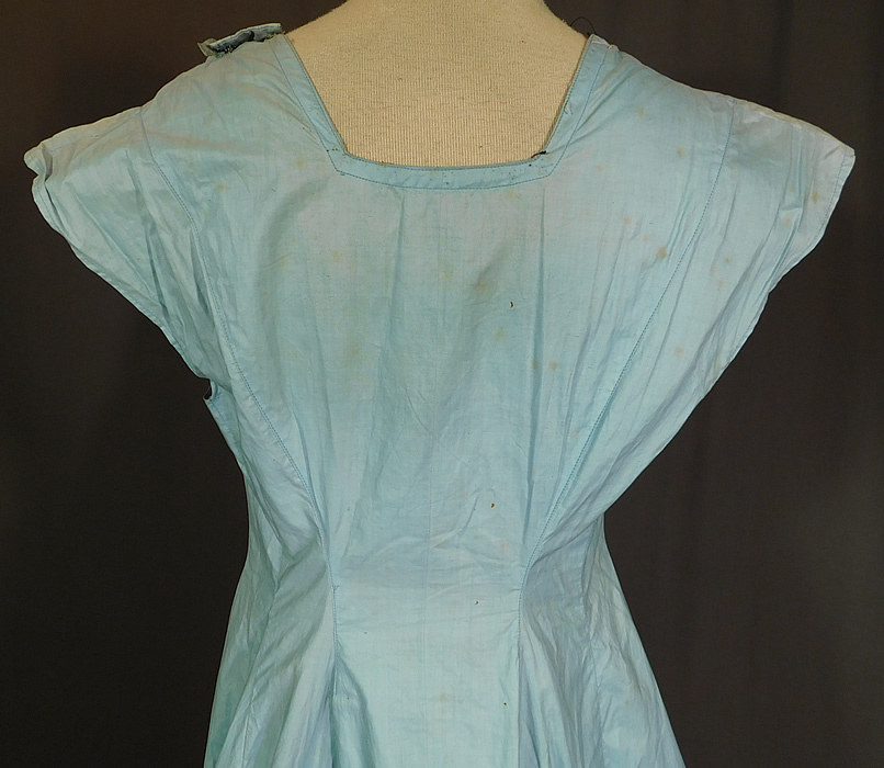Edwardian Cornflower Blue Starched Crisp Cotton Full Slip Dress
This blue undergarment long floor length full slip dress has a full skirt with ruffle hemline, short cap sleeves and front side hook closures. The slip measures 53 inches long, with a 34 inch bust, 24 inch waist and 54 inch hips.