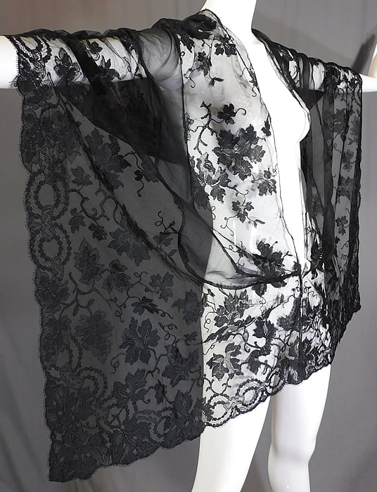 Vintage Sheer Black Silk Chiffon Grape Leaf Vine Pattern Lace Stole Mantilla Shawl
This vintage sheer black silk chiffon grape leaf vine pattern lace stole mantilla shawl dates from the 1920s.