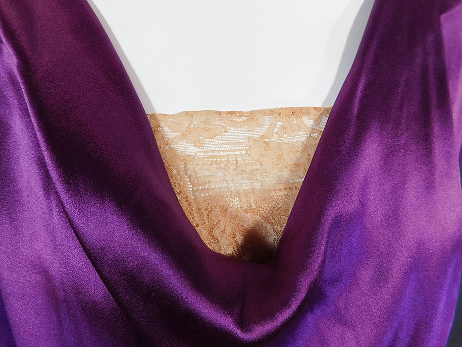 Vintage Art Deco Purple Silk Beaded Bell Sleeve Bias Cut Dress Evening Gown
This vintage Art Deco purple silk beaded bell sleeve bias cut dress evening gown dates from the 1930s.
