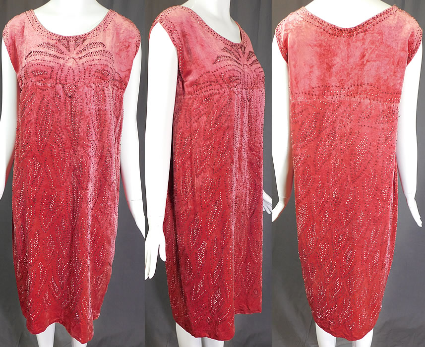 Vintage Art Deco Pink Velvet Black Beaded Flapper Sleeveless Shift Dress
This amazing Art Deco vintage pink velvet black beaded flapper sleeveless shift dress dates from the 1920s. It is made of a pink silk velvet fabric with clear crystal and black beads done in decorative Art Deco petal leaf designs. 