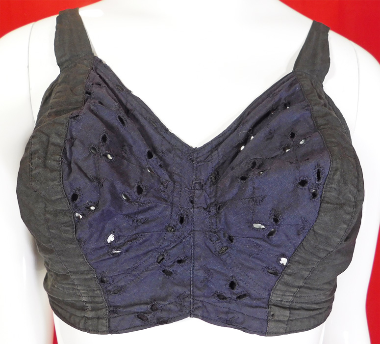 Vintage Lov-e Studios of Hollywood Brassiere Black & Blue Eyelet Corrective Bra
It is made of a black and navy blue cotton fabric with decorative eyelet cut work on the blue fabric.