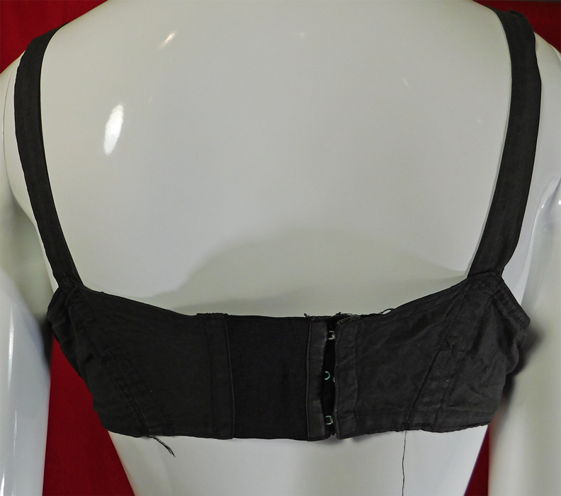 Vintage Lov-e Studios of Hollywood Brassiere Black & Blue Eyelet Corrective Bra
This vintage Lov-e Studios of Hollywood Brassiere black and blue eyelet corrective bra dates from the 1950s.
