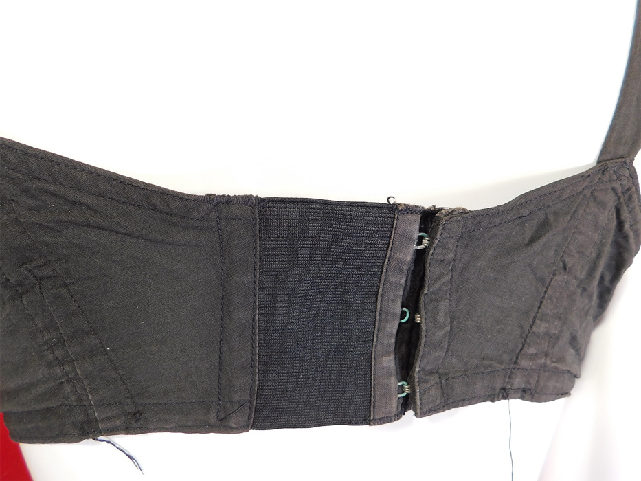 Vintage Lov-e Studios of Hollywood Brassiere Black & Blue Eyelet Corrective Bra
It is in good as-is condition, with some fade discoloration, old elastic strap insert with no stretch and slight rust on the metal eyelet hook closures (see close-ups). This is truly a wonderful piece of retro lingerie wearable art! 