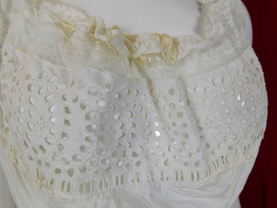 Victorian White Cotton Eyelet Cutwork Broderie Anglaise Lace Full Slip Dress
The slip measures 52 inches long, with a 36 inch bust, 25 inch waist and 50 inch hips. 