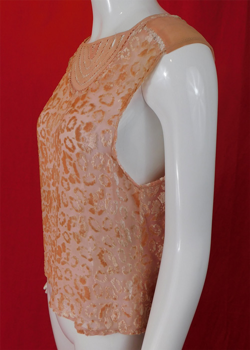 Vintage Art Deco Pink Silk Burnout Voided Velvet Devore Drawn Cutwork Blouse
The top measures 22 inches long, with a 36 inch bust and 36 inch waist. 