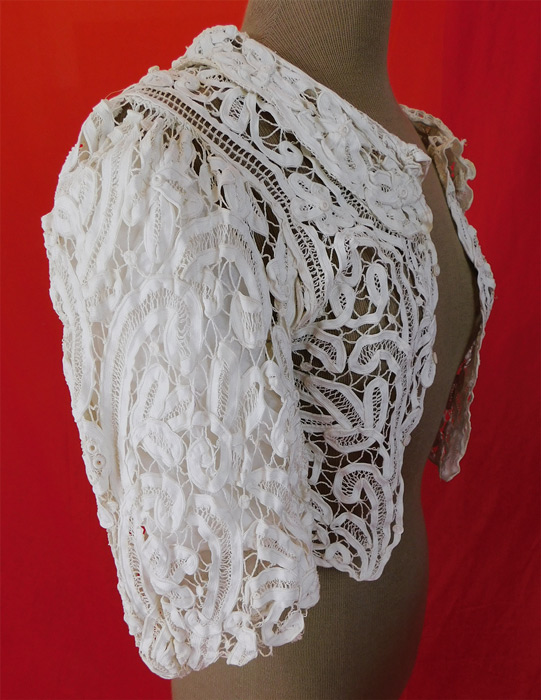 Victorian White Battenburg Tape Lace Short Crop Bodice Blouse Bolero Jacket
The top measures 17 inches long, with a 36 inch bust, 30 inch waist, 17 inch long sleeves and a 15 inch back. 