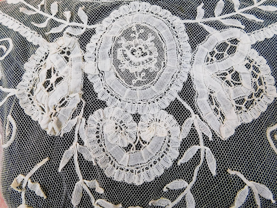 Edwardian Princess Brussels Bobbin Tape Lace Applique White Net Dress
This Edwardian era antique Brussels princess bobbin tape lace applique white net dress dates from 1910.