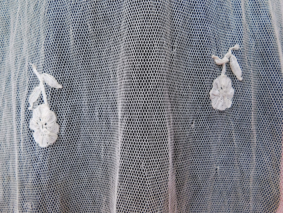 Edwardian Princess Brussels Bobbin Tape Lace Applique White Net Dress
It is in good as-is condition, with only a few tiny frayed holes.