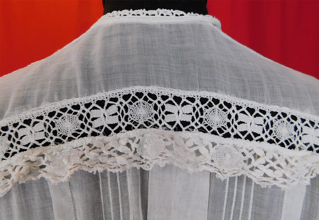 Edwardian White Cotton Batiste Cluny Torchon Bobbin Lace Lawn Dress Tea Gown
The dress measures 49 inches long, with a 34 inch bust, 22 inch waist, 40 inch hips, 13 inch long sleeve and 14 inch back. 