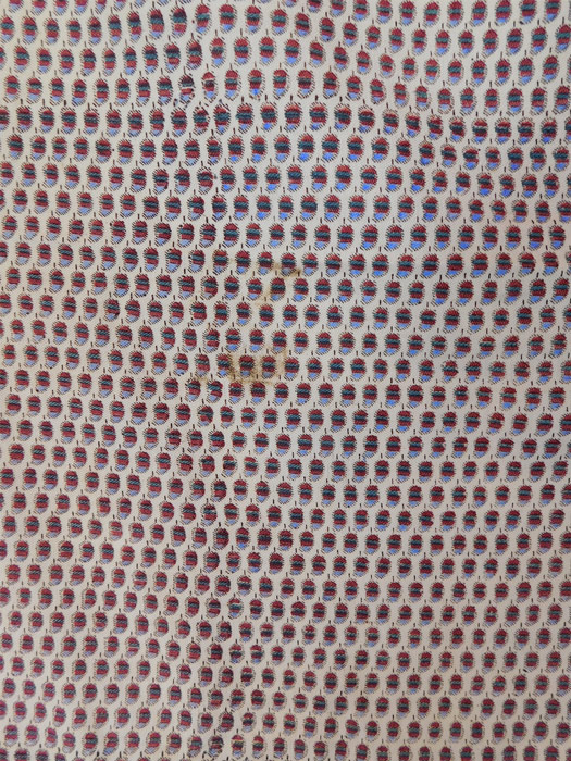 Victorian Antique Paisley Roller Print Wool Challis Fringed Norwich Shawl Scarf
It is in good as-is condition, with a few faint small stains in the center and a small mended repair on the top edging (see close-ups)