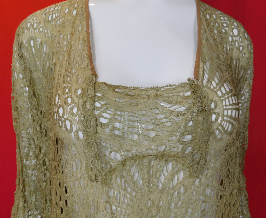 Vintage Beige Ecru Sheer Silk Eyelet Drawn Cutwork Lace Handkerchief Hem Dress
It is in good condition, with only a small fray on the front neckline corner side seam. This is truly a wonderful piece of wearable art.
