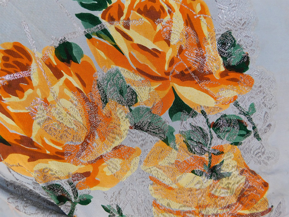 Vintage Art Deco Blue Silk Silver Lame Yellow Roses Ombre Fringe Flapper Piano Shawl
This vintage amazing Art Deco blue silk silver lame yellow roses ombre fringe piano shawl dates from the 1920s.