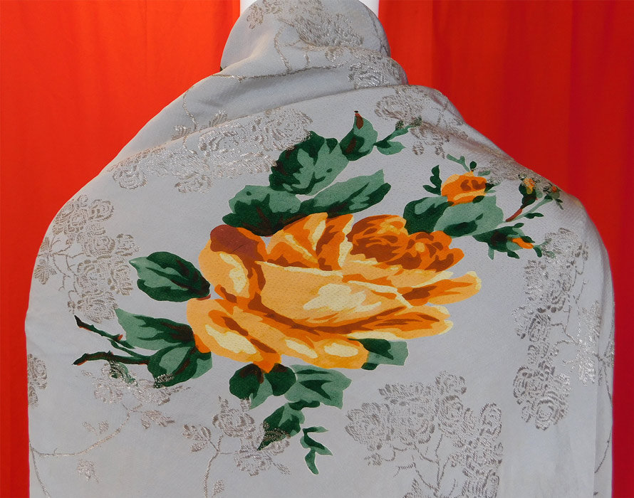 Vintage Art Deco Blue Silk Silver Lame Yellow Roses Ombre Fringe Flapper Piano Shawl
This is truly an exquisite piece of Art Deco wearable art!