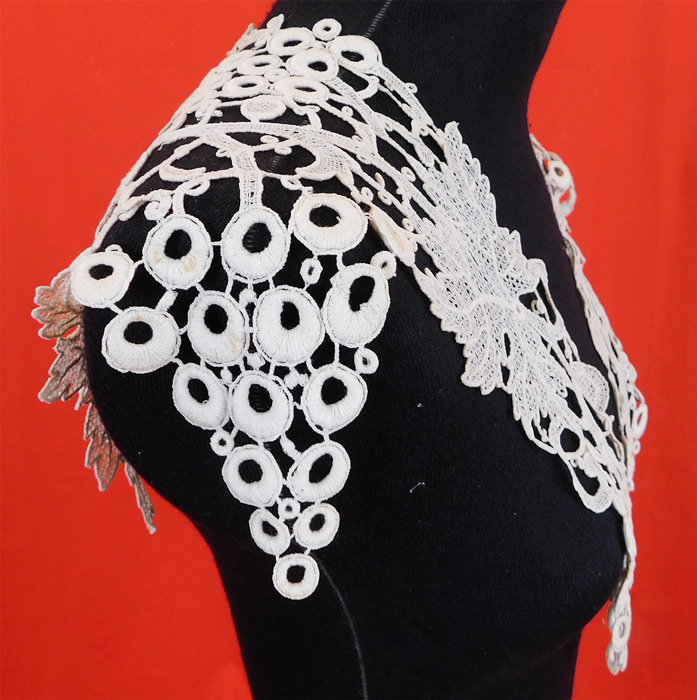 Victorian Antique Gros Point de Venise Grapes Vine Leaf Needlepoint Lace Collar Trim
This is truly a rare and wonderful piece of hand made lace wearable art! 
