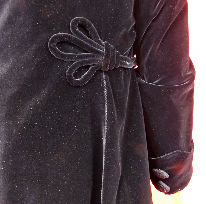 Edwardian Black Velvet Crochet Button Trim Winter Walking Suit Long Coat Jacket Skirt
There is a matching black velvet fabric skirt with black crochet covered square button trim on the belted waist, snap closures on the side and is unlined. The skirt measures 40 inches long, with a 24 inch waist and 48 inch hips.