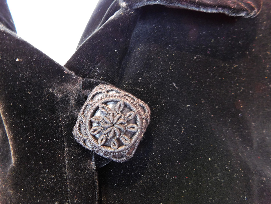 Edwardian Black Velvet Crochet Button Trim Winter Walking Suit Long Coat Jacket Skirt
The outfit is in good as-is condition, with a tiny tear on the back jacket and some slight fraying on a few of the crochet buttons. This is truly a wonderful piece of wearable art! 