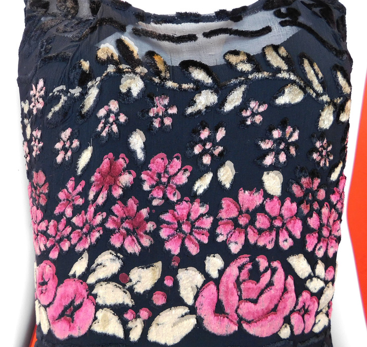Vintage Martha Weathered Floral Devore Voided Velvet Silk Fringe Flapper Tango Dress
This vintage Martha Weathered floral devore voided velvet silk fringe flapper tango dress dates from the 1920s. 
