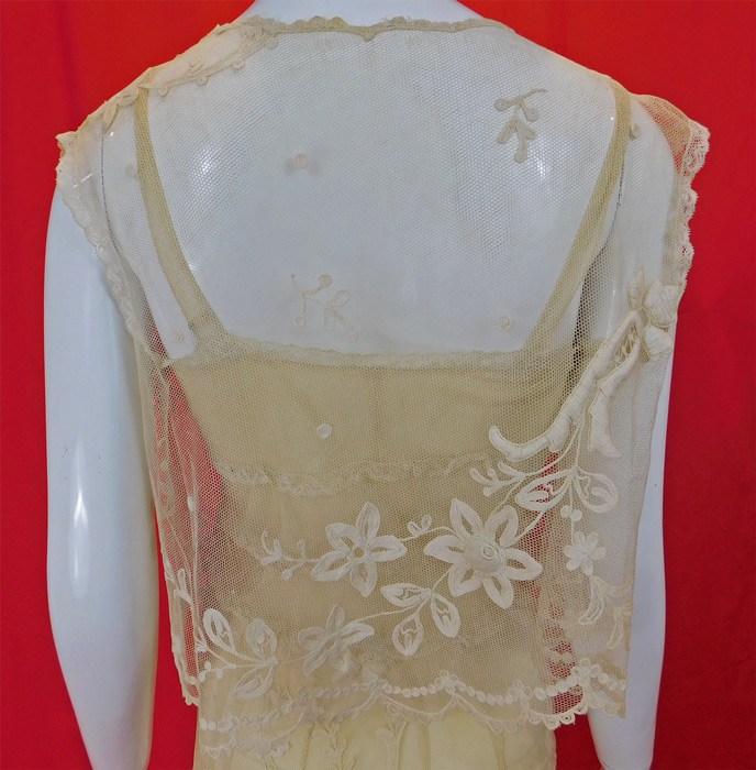 Vintage Cream Tambour Embroidery Net Lace Dress Slip Vest Jacket Top
It is in good condition and has not been cleaned with only faint yellowing discoloration in areas. This is truly an exquisite piece of wearable lace art.