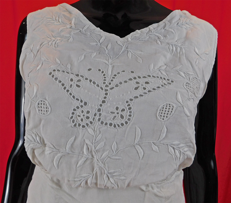 Vintage White Linen Embroidered Eyelet Drawn Cutwork Floral Butterfly Shift Dress
This vintage white linen embroidered eyelet drawn cutwork floral butterfly shift waist dress dates from the 1950s. It is made of a white fine linen fabric with raised padded satin stitch hand embroidered vine leaf, wheat stalks, with eyelet, drawn thread cutwork, whitework lace details of flowers and butterflies. 